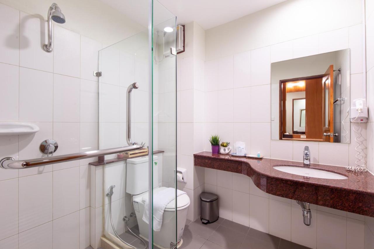Kanchanaburi City Hotel Kültér fotó